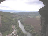 Výhled z okna Šášovského hradu na údolí Hrona