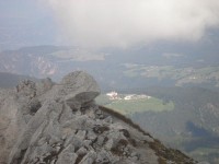 Pohled z vrcholu Weisshornu na poutní místo Maria Weissenstein