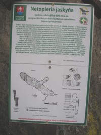 Informačný panel pred vstupom do Netopierej jaskyne