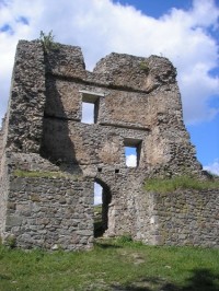 Brána horného hradu - najzachovalejšia časť hradného areálu