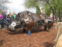 Nosorožec z kovového odpadu.Kovozoo
