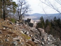 Pohled na Studený vrch (660m) a Stožec z Krkavčích skal na Plešivci