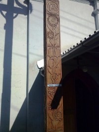 3.Detail ručně vyřezávaného kříže u kostela