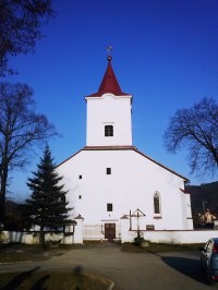 2.Kostel ve Slovenské Lupči na návsi