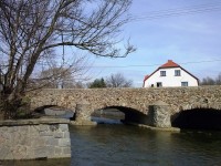 37.Kamenný most přes potok Bouřlivec z 18. stol. v Želénkách