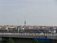 Nuselský most a v pozadí žižkovský vysilač