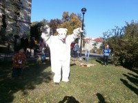 Kdo měl zájem, mohl se vyfotit na památku k uctění polárního badatele v kožichu ledního medvěda...
