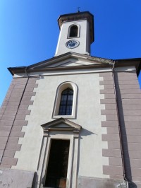 Pohled k věži kostela
