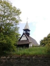 Kaple z r. 1930 - Povýšení sv. Kříže - patří k zámečku