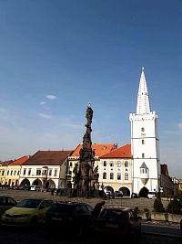 Kadaň - Mírové náměstí s radnicí a Mariánským sloupem