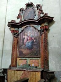 Postranní oltář nalevo