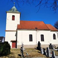 Kostel sv. Václava ze hřbitova