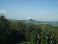 Výhled na rozhlednu Vlčí hora