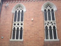Detail okna z boku kostela