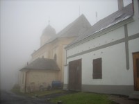 Kostel sv.Mikuláše foceno v mlze....