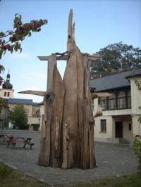 Kříž zhotovený ak.malířem a sochařem J.Dvořákem