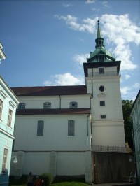 Pohled na kostel z boku