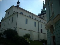 Záběr na kostel zezadu