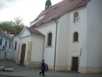 Boční strana kostela Petra a Pavla