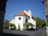 Kostel sv.Barbory a zajímavosti v městečku Hrob