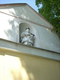 Detail sošky sv.Jana Nepomuckého v nice 