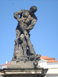 Druhá socha zápasícího herkula