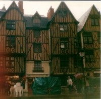 Historické domy na náměstí v Tours