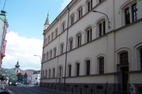 Boční strana budovy soudu k Masarykovu náměstí