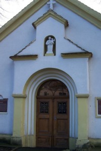 4.Průčelí kaple - socha sv.Antonína v nice kaple