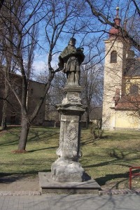 22.Poblíž kostela je socha sv.Jana Nepomuckého