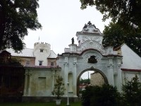 1.Vstupní rokoková brána zámku
