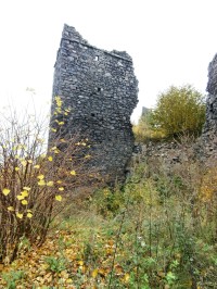 15.Zbytky zdí hradu