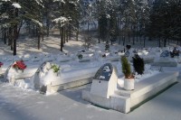 hroby obětí granátového masakru