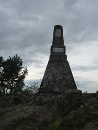 pomník na vrchu Mužský