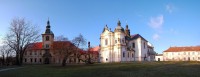 Osek, klášter