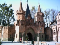 Červený zámek - hlavní brána