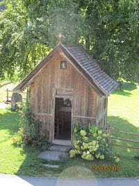 Dřevěná kaplička u muzea v Oberau