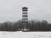 Wieża widokowa, rozhledna v obci Krzyżanowice v Polsku, tentokrát v zimě