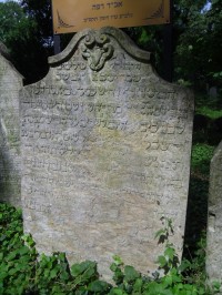 Kolín - židovský hřbitov - náhrobek rabína Eleazara Kalira, 1801