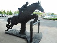 Pardubice - socha žokeje