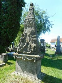 Lázně Bohdaneč - náhrobek Marie Magdaleny Kučerové