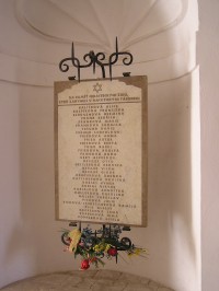 Chrast – Pamětní deska chrasteckým obětem holocaustu
