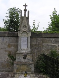 Chrast – Pomník J. N. Filcíka