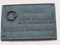 Pardubice - pamětní deska manželů Bartoňových