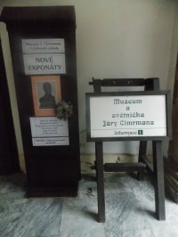 Muzeum J. Cimrmana ve sklepních prostorách zámku