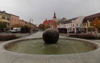 Dominanta holešovského náměstí - kruhovitá fontána