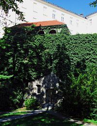 kryté schodiště z Bezručových sadů k Parkánovým zahradám