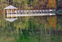 Molo v rybníce Hluboček