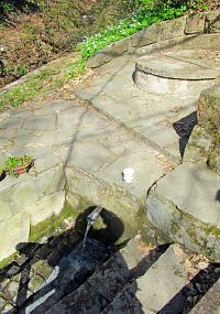 sirný pramen Sirčena a studánka