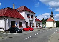 Hospoda, vedle obecní úřad, pošta